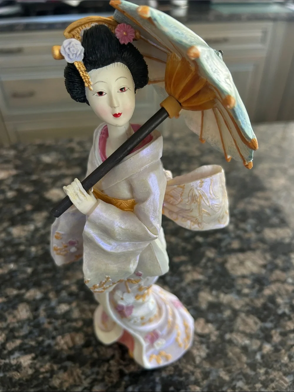 JAPANESE PORCELAIN GEISHA GIRL W UMBRELLA FIGURINE NWT